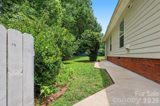 9102 Brightleaf Place, Charlotte, NC 28269