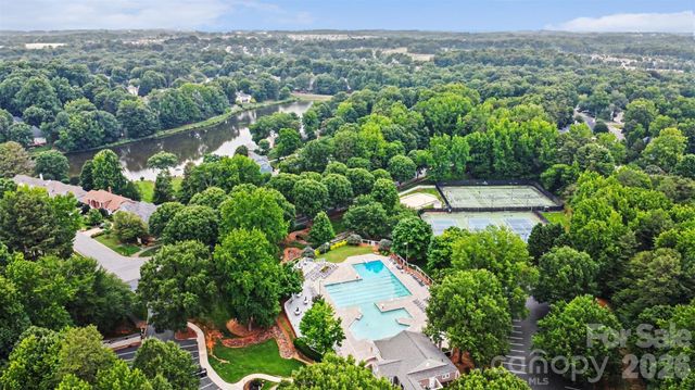 9102 Brightleaf Place, Charlotte, NC 28269