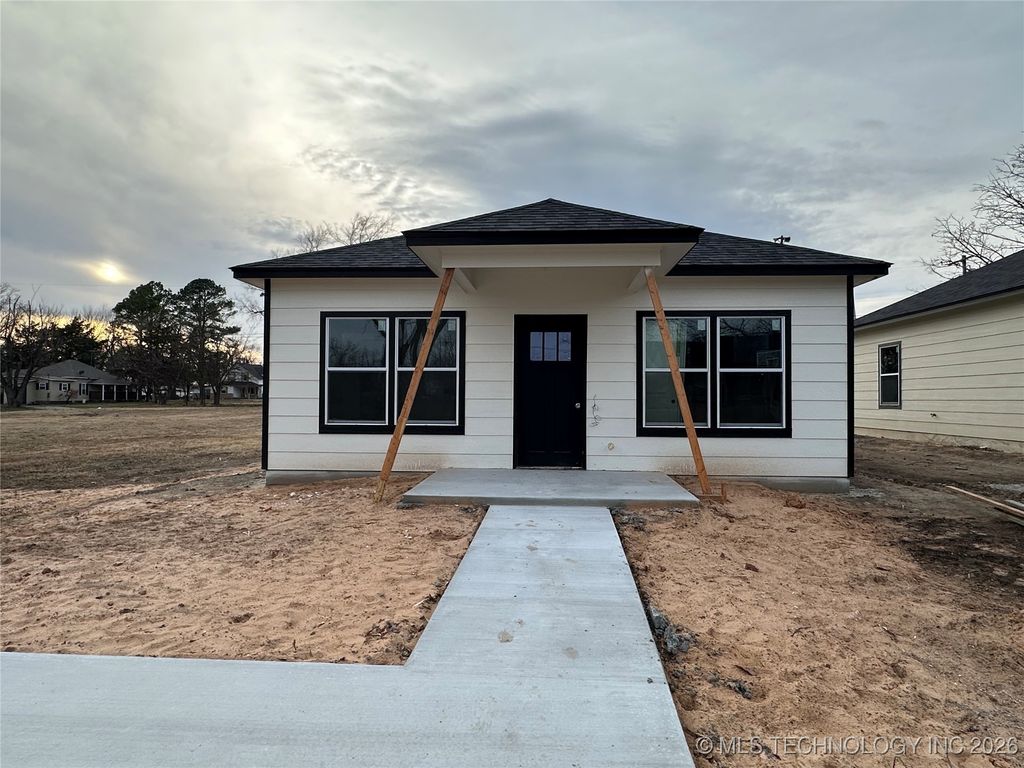 612 S 3rd Street, Morris, OK 74445