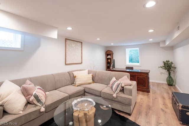 537 Coy Lane, Chagrin Falls, OH 44022