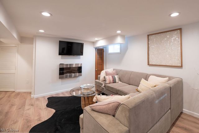 537 Coy Lane, Chagrin Falls, OH 44022