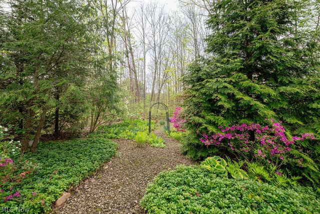 537 Coy Lane, Chagrin Falls, OH 44022