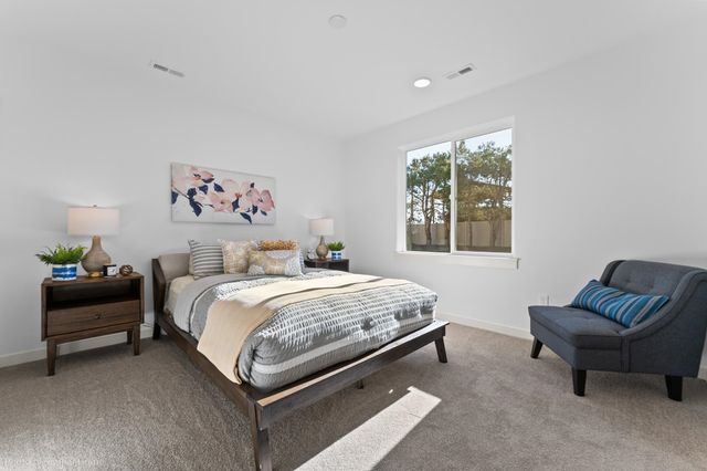 421 N Viewmont Ct, Greenacres, WA 99016