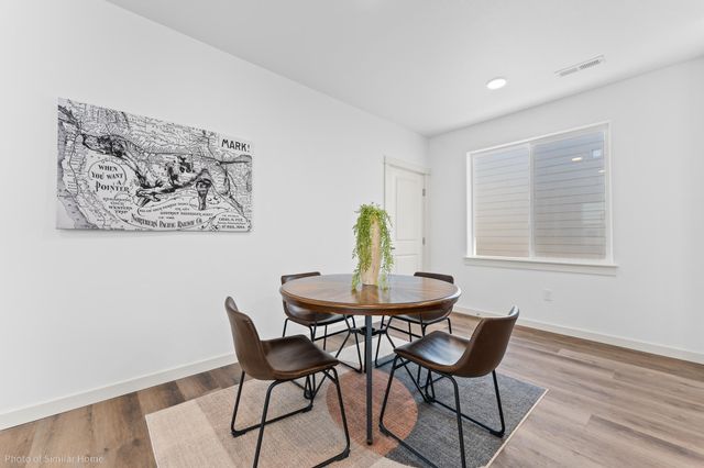 421 N Viewmont Ct, Greenacres, WA 99016