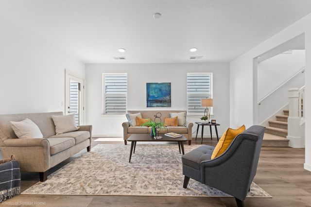 421 N Viewmont Ct, Greenacres, WA 99016