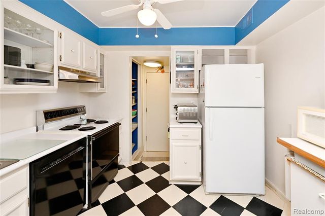 5084 Buckingham, Troy, MI 48098