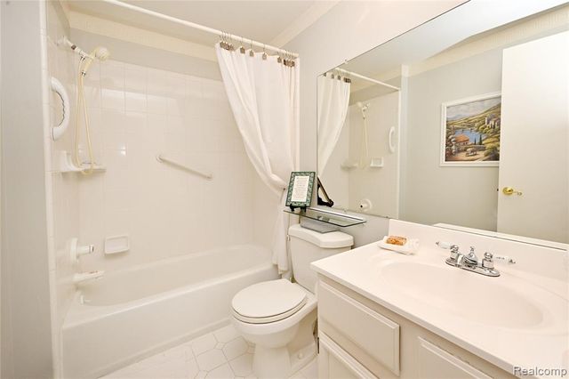 5084 Buckingham, Troy, MI 48098