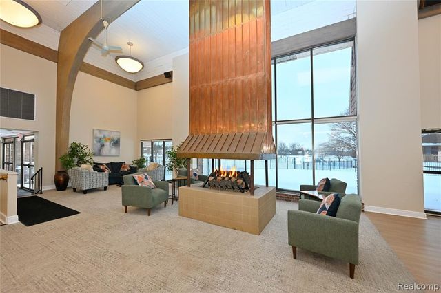 5084 Buckingham, Troy, MI 48098