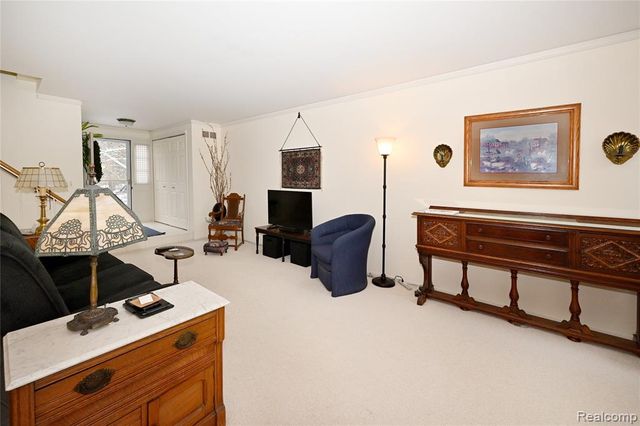 5084 Buckingham, Troy, MI 48098