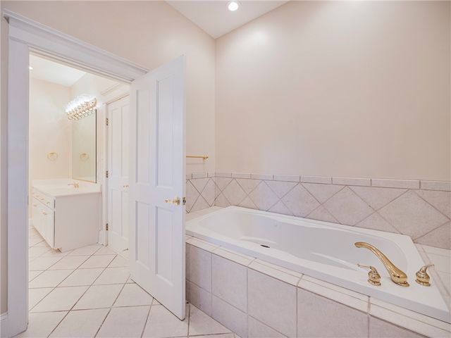 652 Oglethorpe Ave, St Simons Island, GA 31522