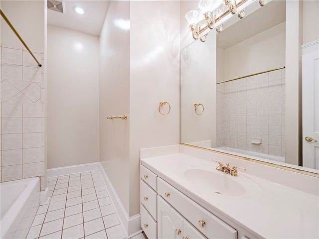 652 Oglethorpe Ave, St Simons Island, GA 31522