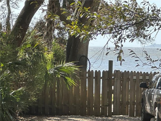 652 Oglethorpe Ave, St Simons Island, GA 31522