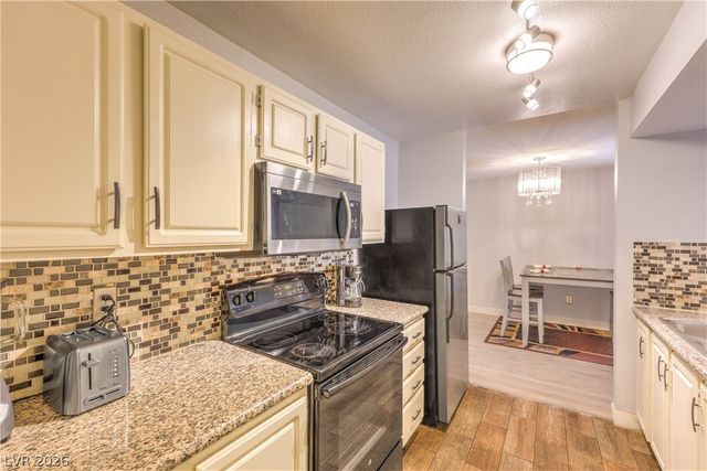5055 West Hacienda Avenue 1037, Las Vegas, NV 89118