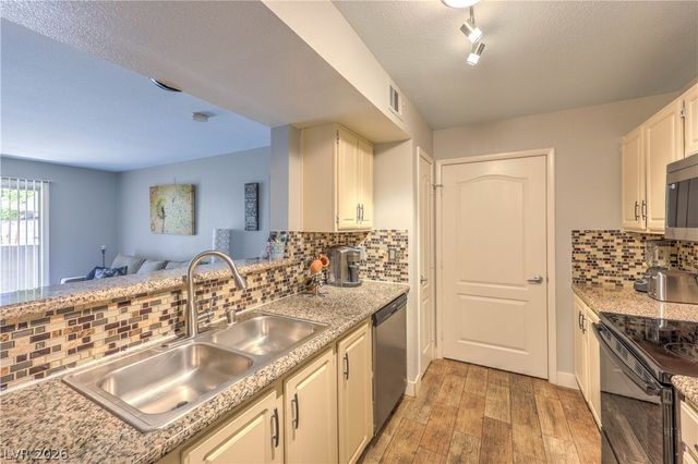 5055 West Hacienda Avenue 1037, Las Vegas, NV 89118