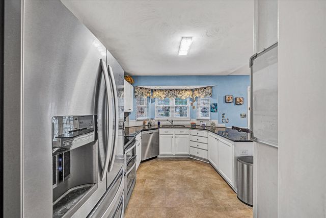 1711 Bush Farm DR, Vinton, VA 24179