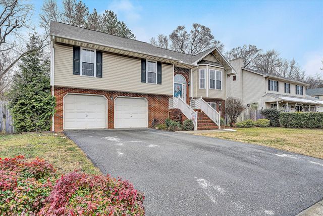 1711 Bush Farm DR, Vinton, VA 24179