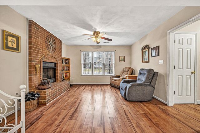 1711 Bush Farm DR, Vinton, VA 24179