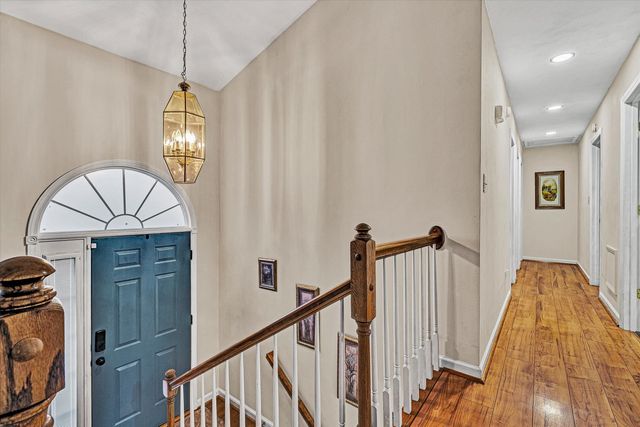 1711 Bush Farm DR, Vinton, VA 24179