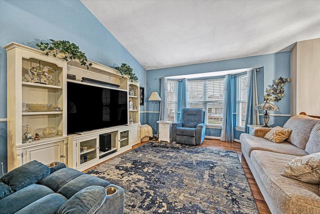 1711 Bush Farm DR, Vinton, VA 24179