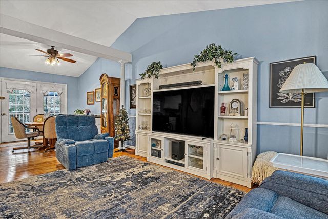 1711 Bush Farm DR, Vinton, VA 24179