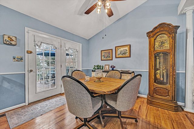 1711 Bush Farm DR, Vinton, VA 24179