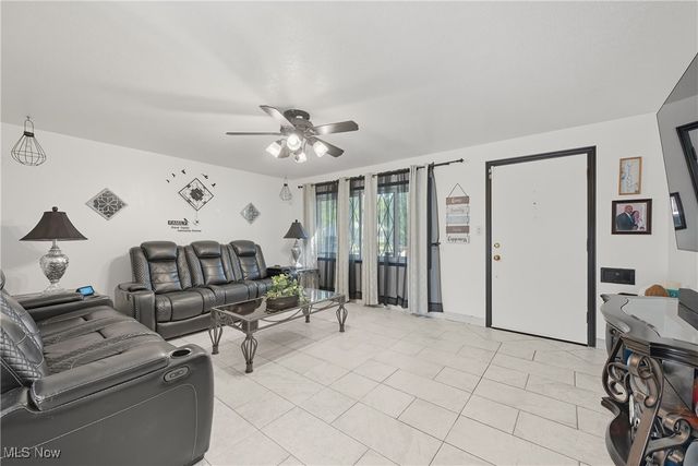 902 Colonel Drive, Cleveland, OH 44109