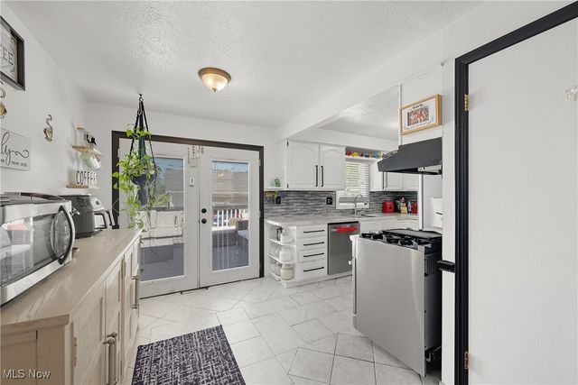 902 Colonel Drive, Cleveland, OH 44109