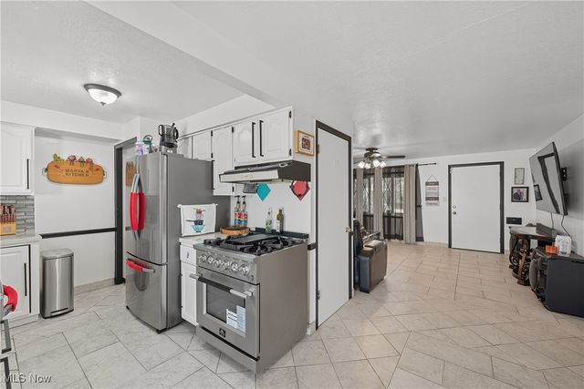 902 Colonel Drive, Cleveland, OH 44109