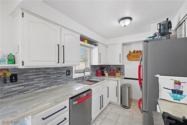 902 Colonel Drive, Cleveland, OH 44109