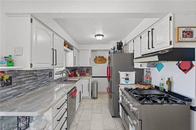 902 Colonel Drive, Cleveland, OH 44109