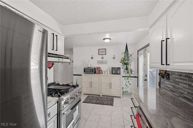 902 Colonel Drive, Cleveland, OH 44109