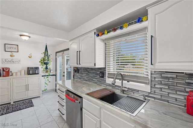 902 Colonel Drive, Cleveland, OH 44109