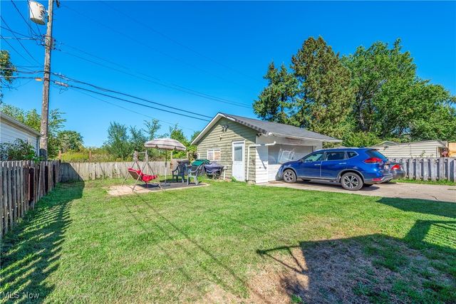 902 Colonel Drive, Cleveland, OH 44109