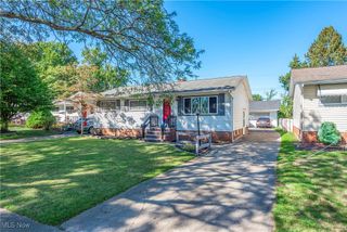 902 Colonel Drive, Cleveland, OH 44109