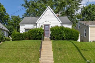 920 S 6th Street, Belleville, IL 62220