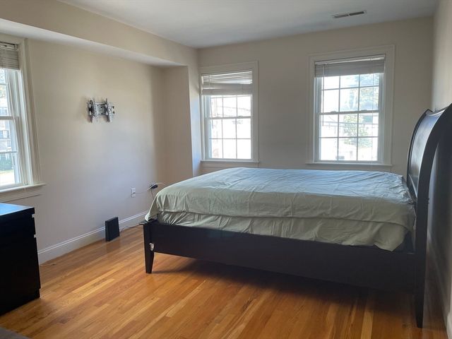 220 Grove Street 1, Waltham, MA 02453