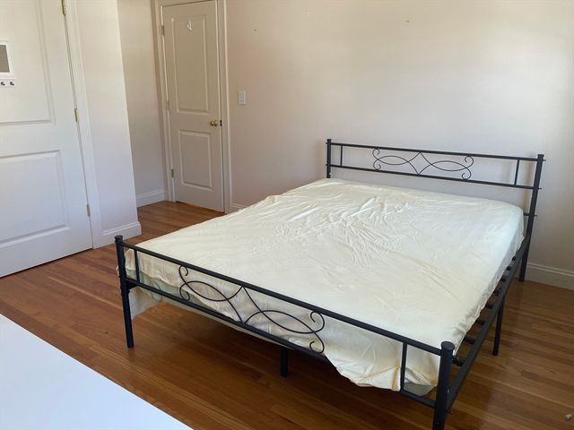 220 Grove Street 1, Waltham, MA 02453