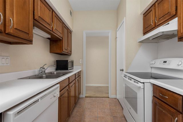 2400 N Braeswood Boulevard 220, Houston, TX 77030