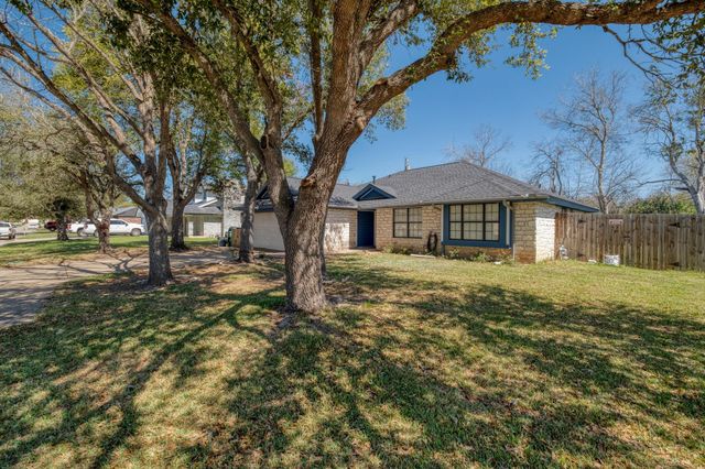 2010 Lark LN, Taylor, TX 76574