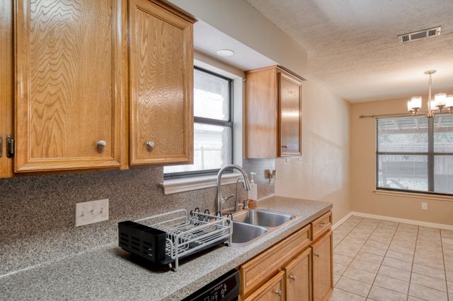 2010 Lark LN, Taylor, TX 76574