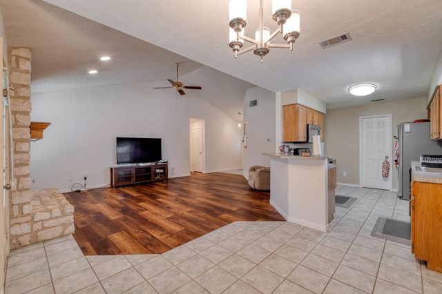 2010 Lark LN, Taylor, TX 76574