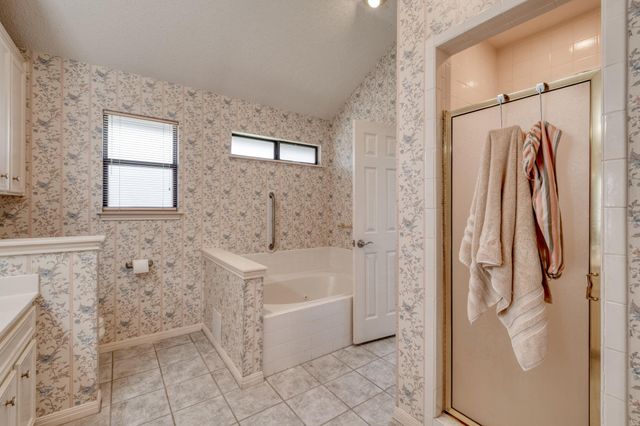 2010 Lark LN, Taylor, TX 76574