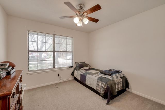 2010 Lark LN, Taylor, TX 76574