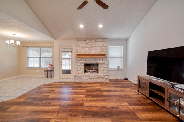 2010 Lark LN, Taylor, TX 76574