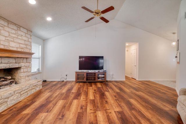 2010 Lark LN, Taylor, TX 76574