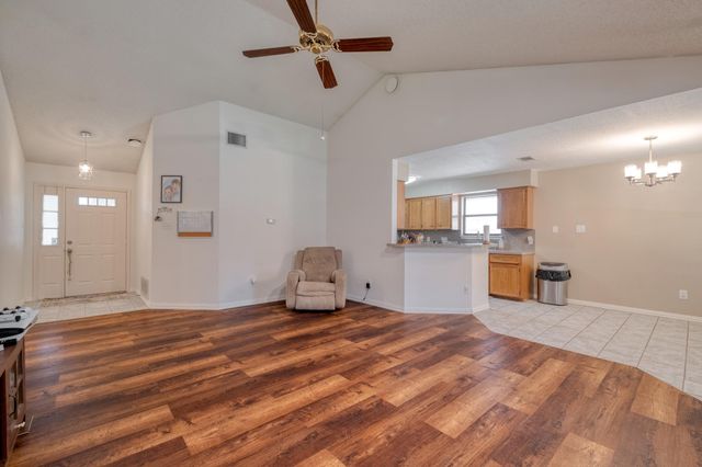 2010 Lark LN, Taylor, TX 76574