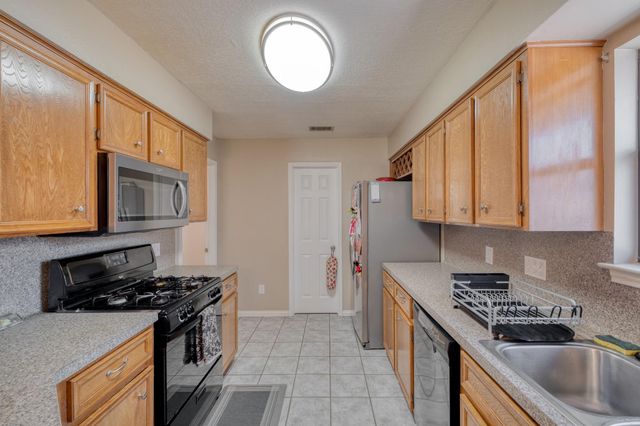 2010 Lark LN, Taylor, TX 76574