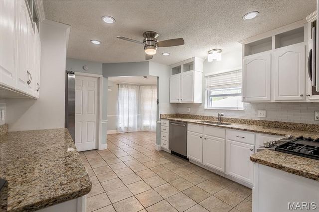 4851 Arevalo Drive, St Louis, MO 63128