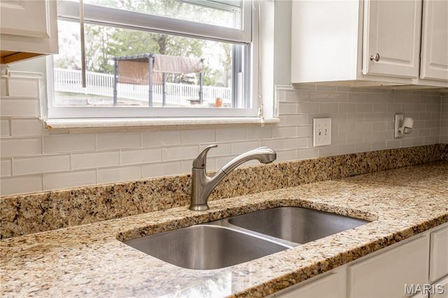 4851 Arevalo Drive, St Louis, MO 63128