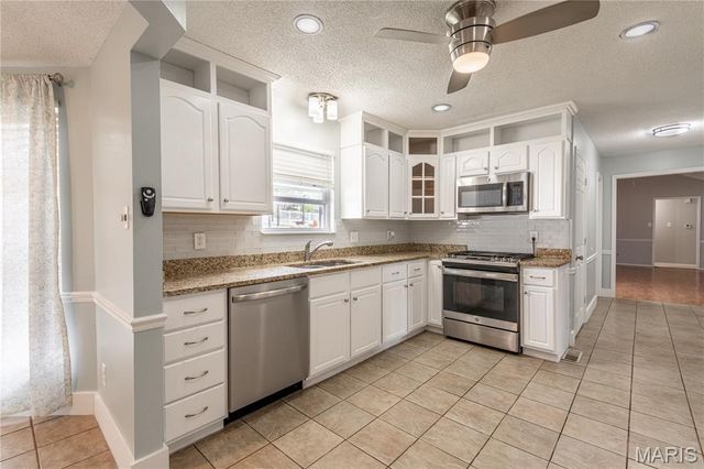 4851 Arevalo Drive, St Louis, MO 63128